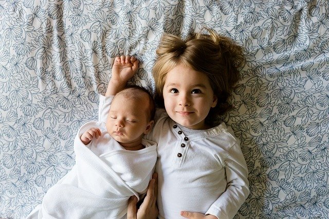 rodzeństwo - niemowlak i dziecko